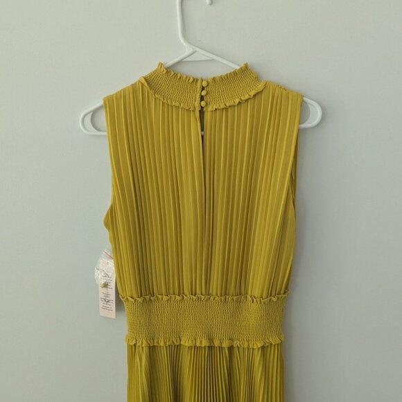 NWT Nanette Lepore Gold Pleated Gown Size 4 - Picture 3 of 4